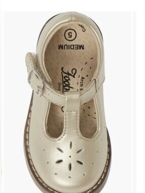 FOOTMATES "SHERRY" MARY JANE IN GOLD W/ FLOWER EYELET ON THE TOE SZ 11.5 MD